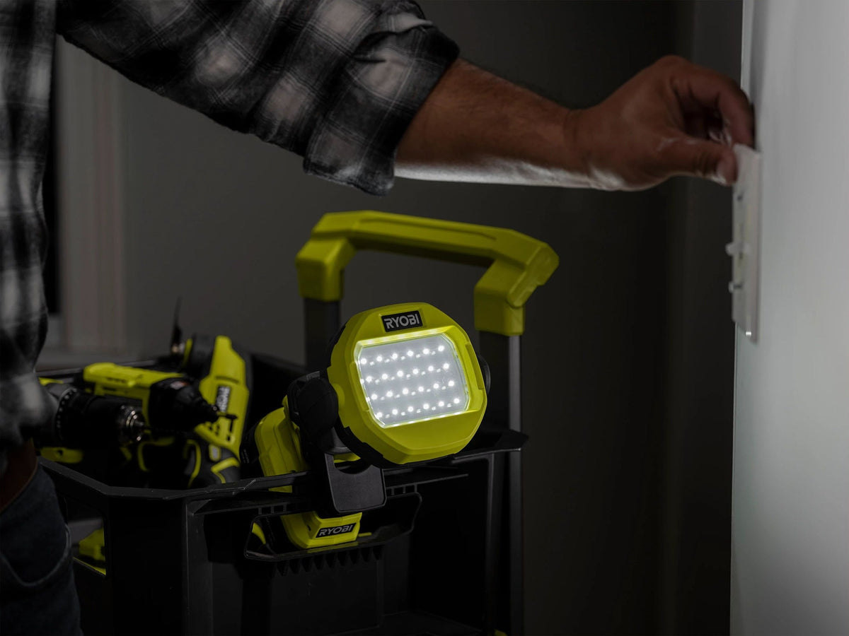 18V ONE+ LED CLAMP LIGHT KIT Image 9